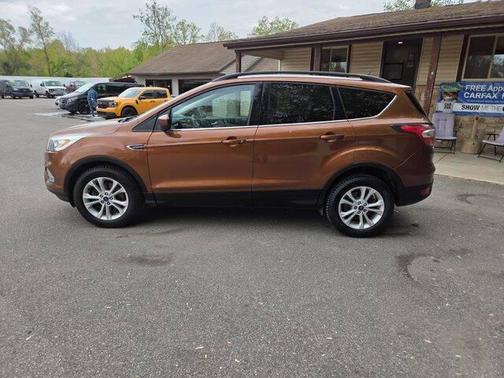 White Platinum Metallic Tri-Coat 2017 Ford Escape SE