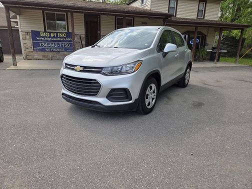 Silver Ice Metallic 2018 Chevrolet Trax LS