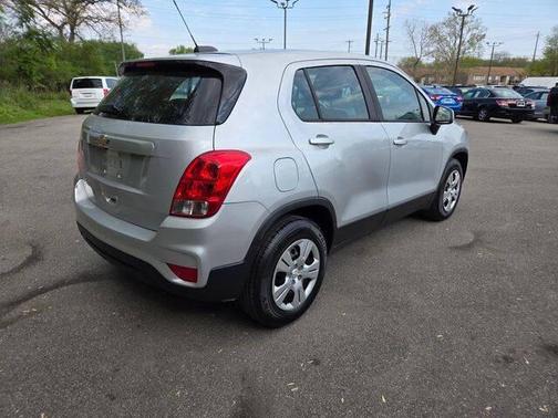 Silver Ice Metallic 2018 Chevrolet Trax LS