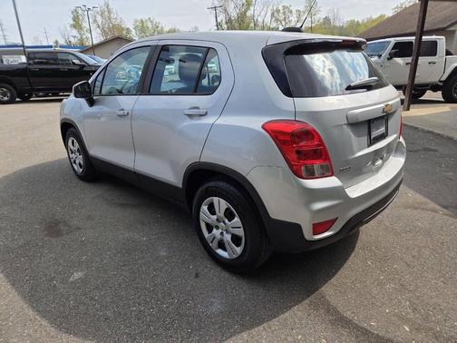 Silver Ice Metallic 2018 Chevrolet Trax LS