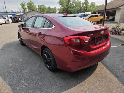 Cajun Red Tintcoat 2018 Chevrolet Cruze LT
