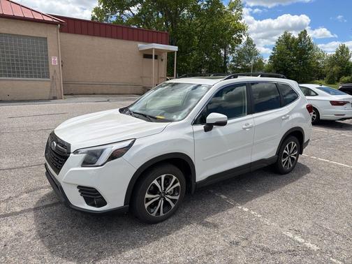 Crystal White Pearl 2023 Subaru Forester Limited