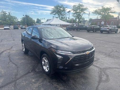 Mosaic Black Metallic 2026 Chevrolet Trax LS