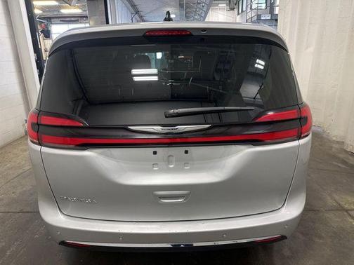Silver Mist Clearcoat 2024 Chrysler Pacifica Touring L