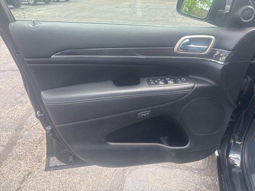 Brilliant Black Crystal Pearlcoat 2015 Jeep Grand Cherokee Overland