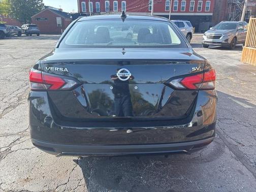 2022 Nissan Versa 1.6 SV