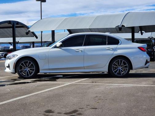 2021 BMW 330e xDrive