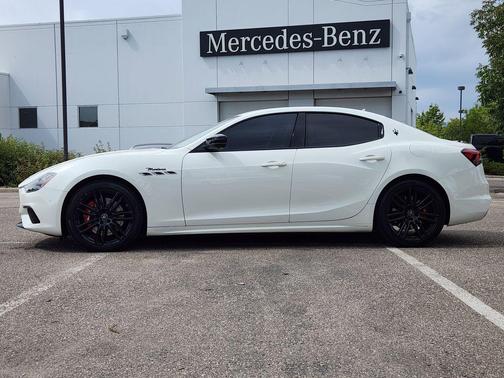 2022 Maserati Ghibli Modena Q4