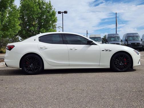 2022 Maserati Ghibli Modena Q4