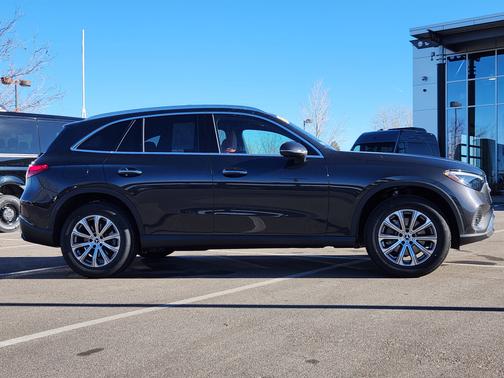 2025 Mercedes-Benz GLC 300 