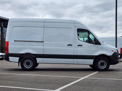 Arctic White 2026 Mercedes-Benz Sprinter 2500 Normal Roof