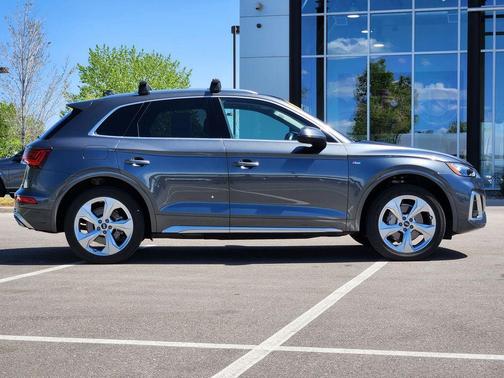 Daytona Gray Pearl Effect 2023 Audi Q5 45 S line Premium Plus