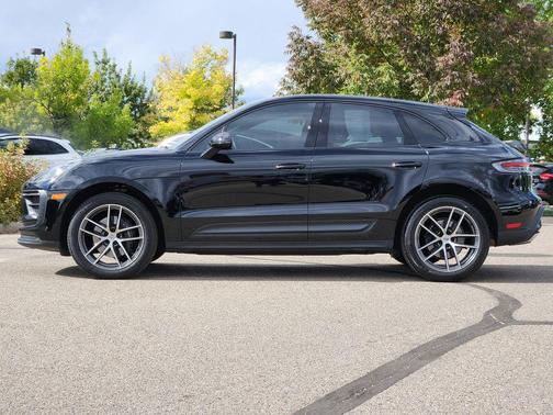 2022 Porsche Macan Base