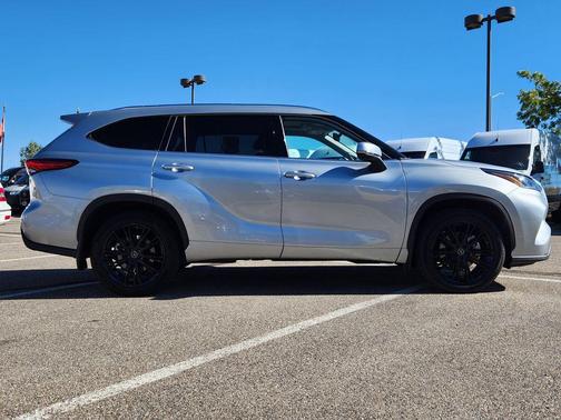 2022 Toyota Highlander Limited