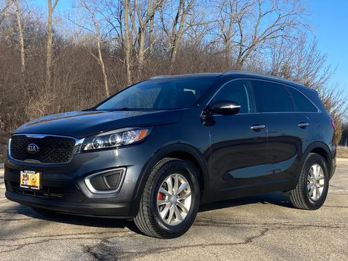 Gray 2016 Kia Sorento LX