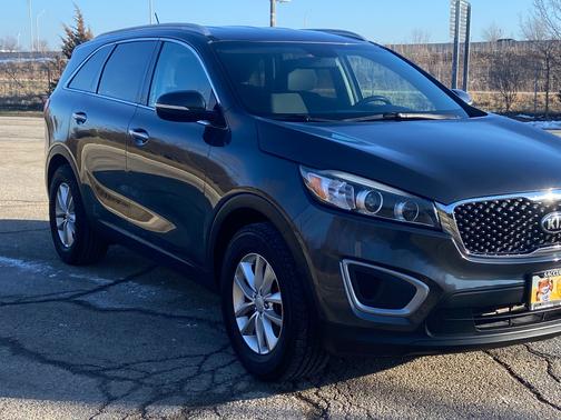 Gray 2016 Kia Sorento LX