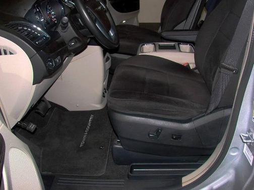 2011 Chrysler Town & Country Touring