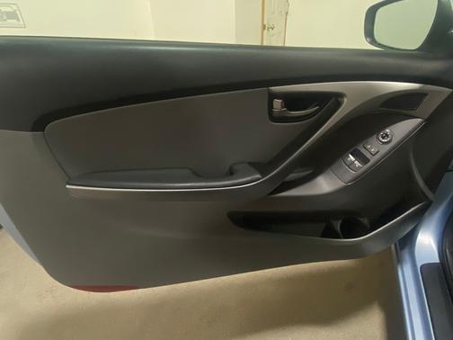 2013 Hyundai ELANTRA SE