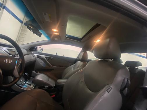 2013 Hyundai ELANTRA SE