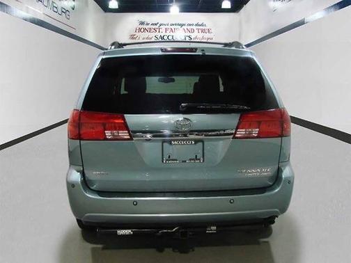 2005 Toyota Sienna XLE
