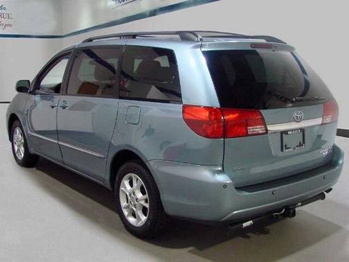 2005 Toyota Sienna XLE