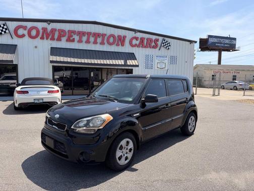 Black 2013 Kia Soul Base