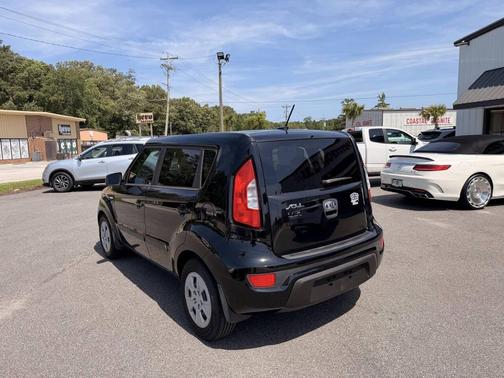 Black 2013 Kia Soul Base