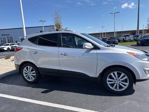 Diamond Silver 2013 Hyundai TUCSON Limited