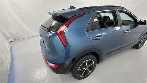 2025 Kia Niro SX