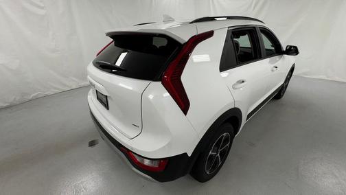 Snow White Pearl 2026 Kia Niro EX