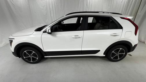 Snow White Pearl 2026 Kia Niro EX