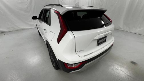 Snow White Pearl 2026 Kia Niro EX