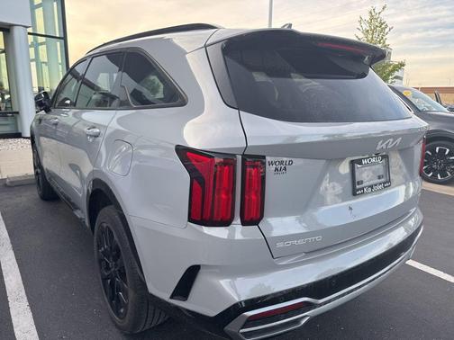 Wolf Gray 2023 Kia Sorento SX