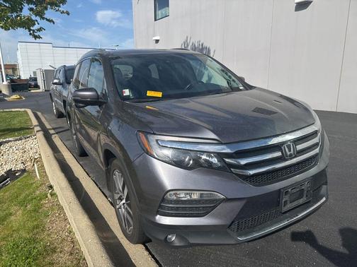 Gray 2017 Honda Pilot Touring