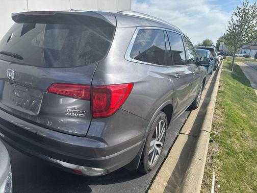 Gray 2017 Honda Pilot Touring