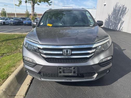 Gray 2017 Honda Pilot Touring
