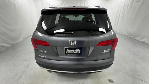Gray 2017 Honda Pilot Touring