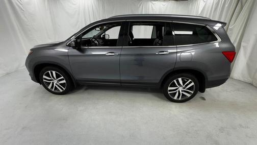 Gray 2017 Honda Pilot Touring