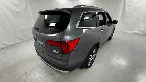 Gray 2017 Honda Pilot Touring