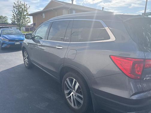 Gray 2017 Honda Pilot Touring
