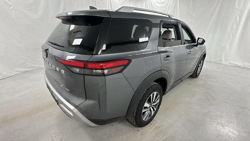 2025 Nissan Pathfinder SL 4WD