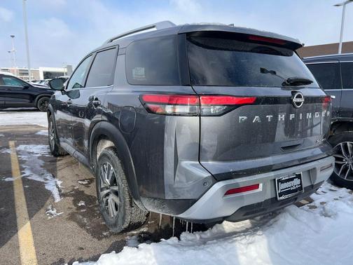 2025 Nissan Pathfinder SL 4WD