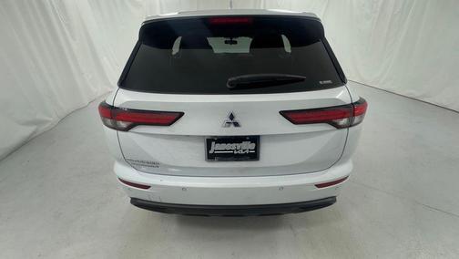 White Diamond 2022 Mitsubishi Outlander ES 2.5 S-AWC