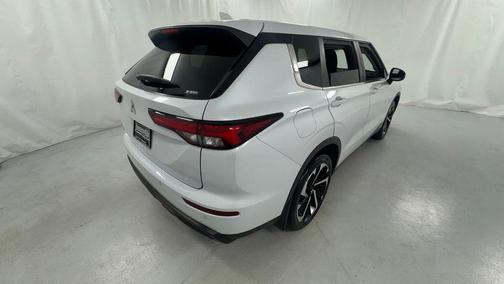 White Diamond 2022 Mitsubishi Outlander ES 2.5 S-AWC
