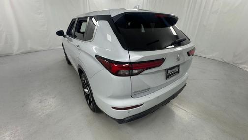 White Diamond 2022 Mitsubishi Outlander ES 2.5 S-AWC