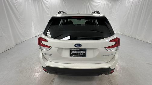 Crystal White Pearl 2022 Subaru Forester Premium