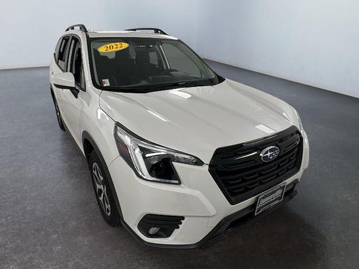Crystal White Pearl 2022 Subaru Forester Premium