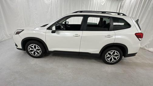 Crystal White Pearl 2022 Subaru Forester Premium