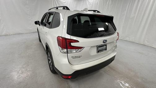 Crystal White Pearl 2022 Subaru Forester Premium