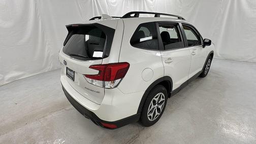 Crystal White Pearl 2022 Subaru Forester Premium